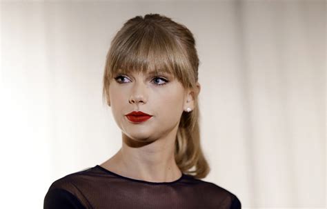 Mirror Image: Taylor Swift's Startling Witch Doppelgänger